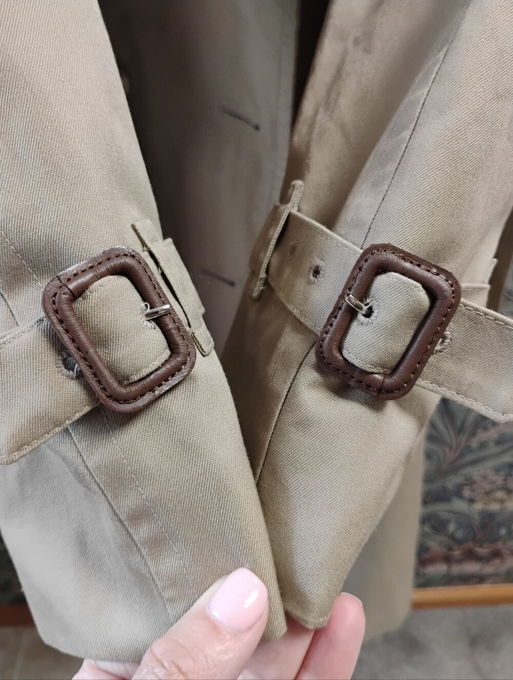 Vintage Burberry Beige Women's Trench Coat with Signature Check Lining - Picture 7 of 13